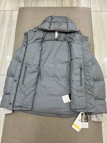 lululemon Women's Steel Grey Hooded Down Puffer Jacket with Contrast Ribbed Cuffs