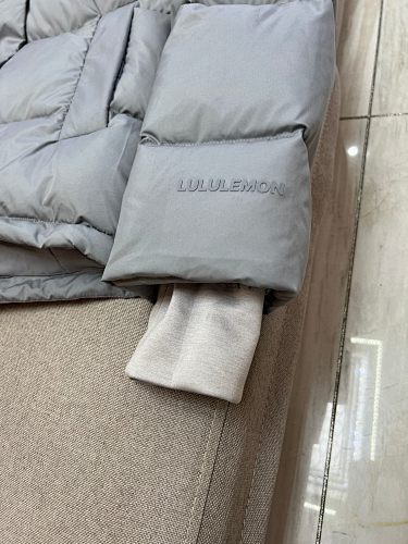 lululemon Women's Steel Grey Hooded Down Puffer Jacket with Contrast Ribbed Cuffs