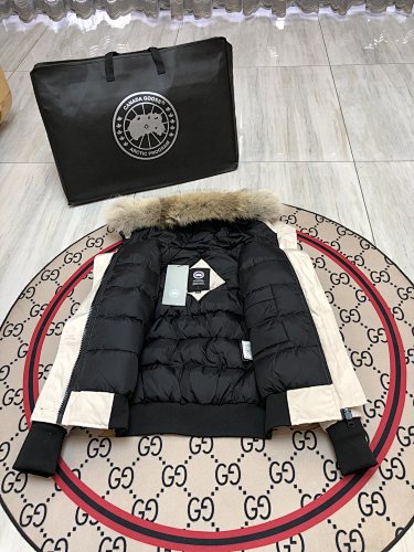Canada Goose Chilliwack Bomber in Cream