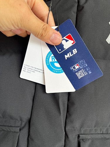 MLB NY Yankees Oversized Logo Down Vest – Black