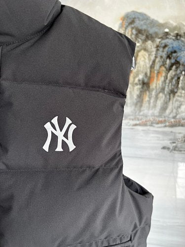 MLB NY Yankees Oversized Logo Down Vest – Black
