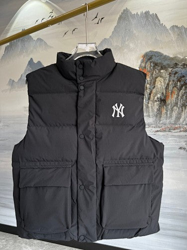 MLB NY Yankees Oversized Logo Down Vest – Black